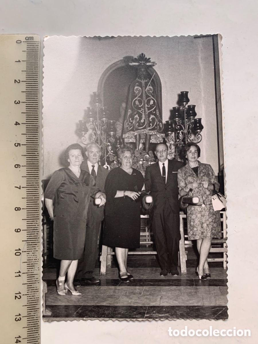Fotografia antiga: FOTO POSTAL. ECCE HOMO DE PEGO PREPARADO PARA PROCESIONAR Y PERSONAS DEVOTAS. FOT&Oacute;GRAFO?.