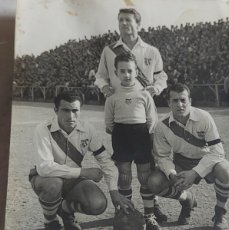 Fotografía antigua: FOTO FUTBOL CLUB HERCULES DE HOSPITALET 1956 CATALUÑA