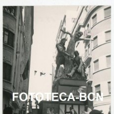 Fotografía antigua: FOTO ORIGINAL VALENCIA FALLA FIESTA DE FALLAS AÑO 1957. Lote 401075604