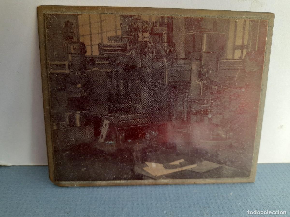 Fotograf&iacute;a antigua: ferrotipo: placa de cobre (?)con foto de fabrica 8,5x10,5cm aprox, 125g