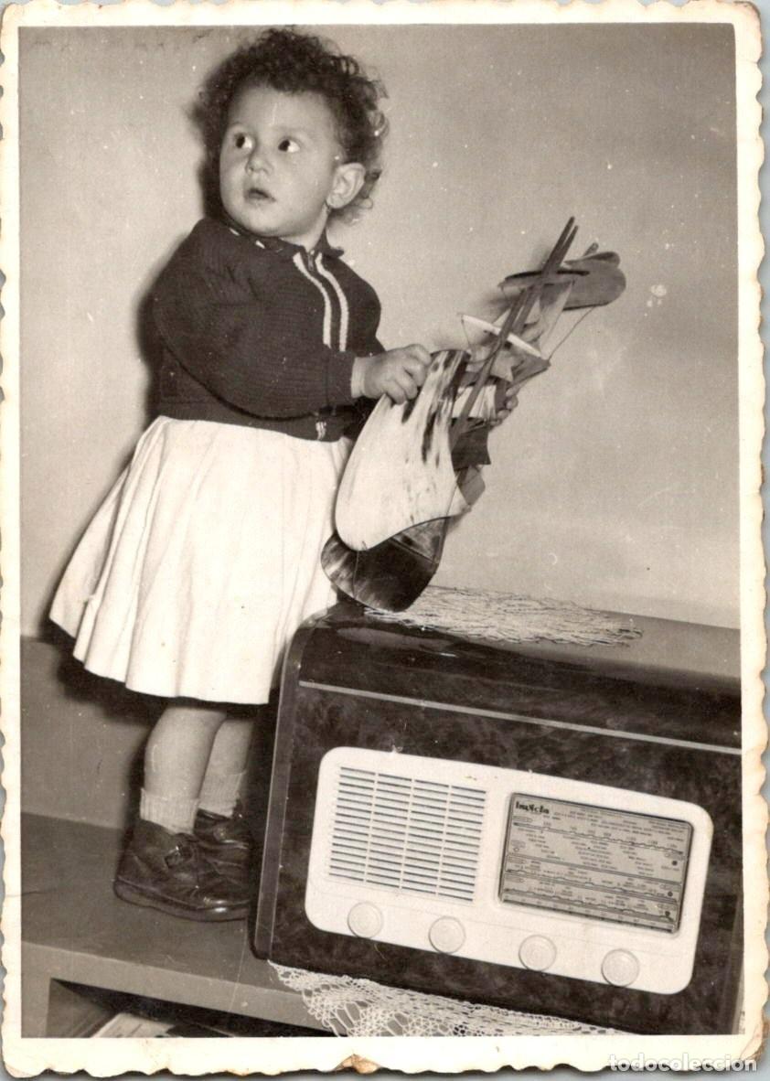 Antique Photography: Ni&ntilde;a - Destrozando Maqueta de Velero - Radio Antigua - 100x71mm