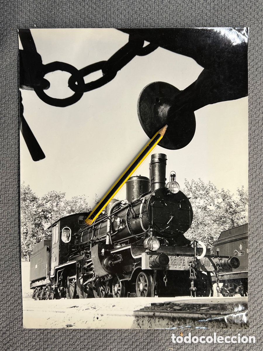 Fotograf&iacute;a antigua: TREN FERROCARRIL LOCOMOTORA A VAPOR 230-4001, antigua MZA 651 Compound.