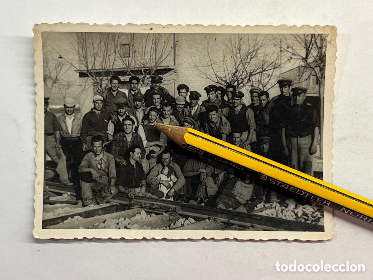 Fotograf&iacute;a antigua: SIETE AGUAS CHESTE Fotografia Empleados de l&aacute; v&iacute;a del ferrocarril mejoras y mantenimiento (h.1950?)