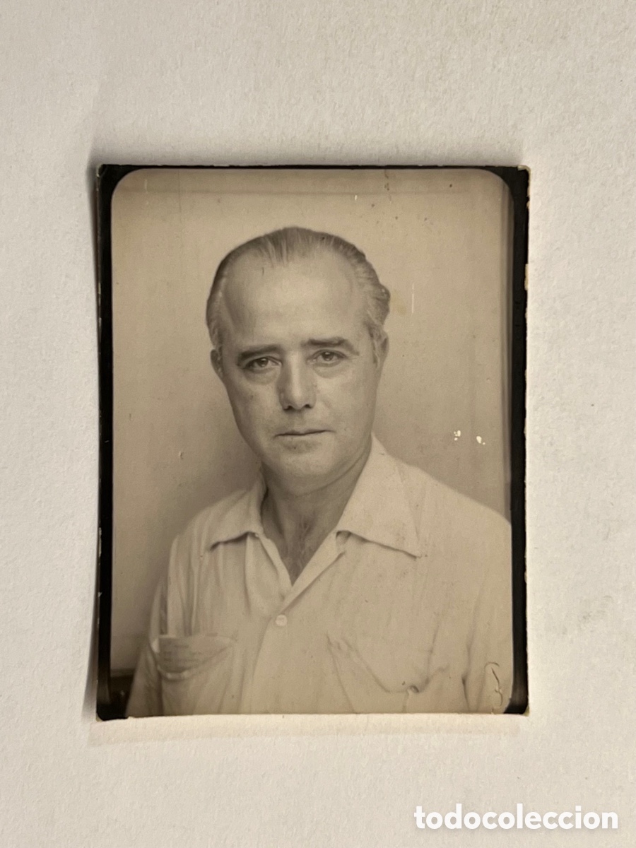 Alte Fotografie: FOTOMATON. Fotograf&iacute;a Se&ntilde;or con Camisa Blanca&hellip; (h.1960?)