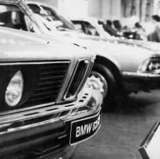 Fotografía antigua: SALÓN DEL AUTOMÓVIL DE BARCELONA. EXPOSICIÓN. BMW SERIE 635 CSI. 1981. AZ