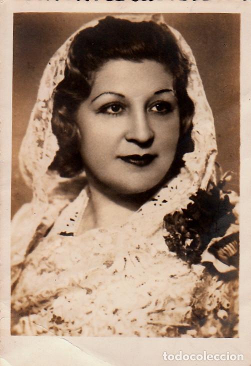 Fotografia antica: Mujer. Dama con mantilla de blonda. A&ntilde;os 40 az