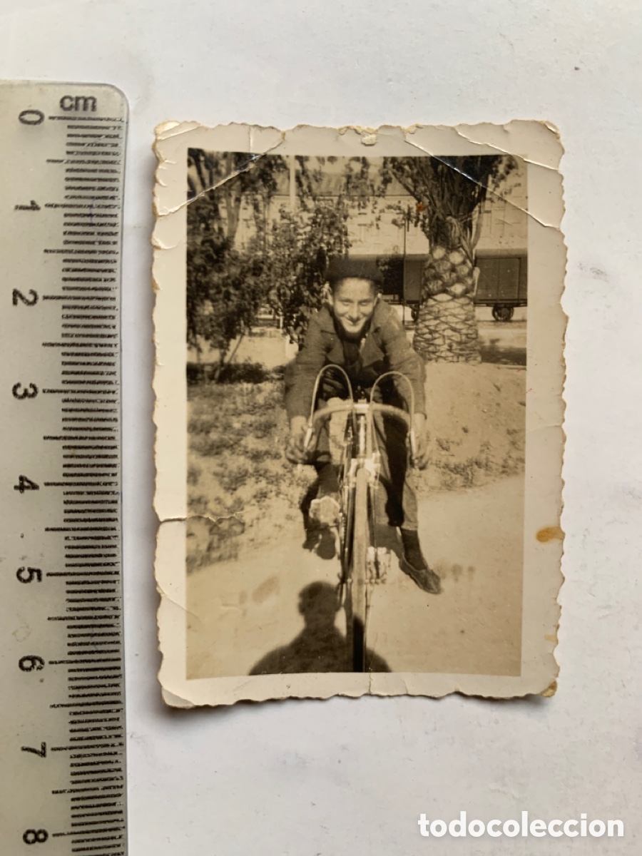 Fotograf&iacute;a antigua: FOTO. CICLISMO. CUANDO SEA MAYOR QUIERE SER UN BUEN DEPORTISTA DE LA BICICLETA. A&Ntilde;O 1937.
