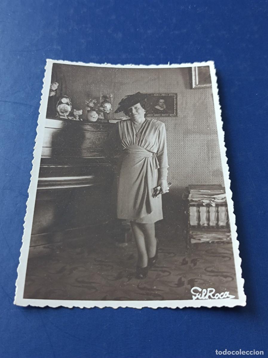 Fotograf&iacute;a antigua: FOTOGRAF&Iacute;A SE&Ntilde;ORA CON VESTIDO - ESTAMPACI&Oacute;N DORSO CASTELL&Oacute;N DE LA PLANA 27 SEPTIEMBRE 1947