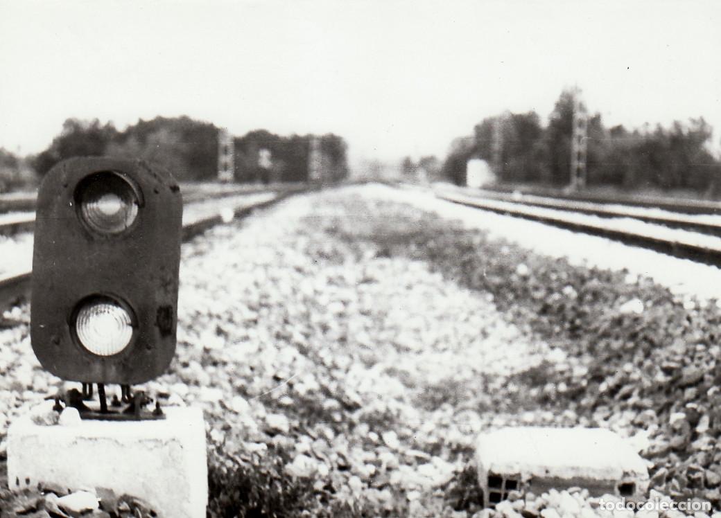 Fotograf&iacute;a antigua: Gran tama&ntilde;o. Bonita foto. V&iacute;as del tren, ferrocarril. A&ntilde;os 80 az