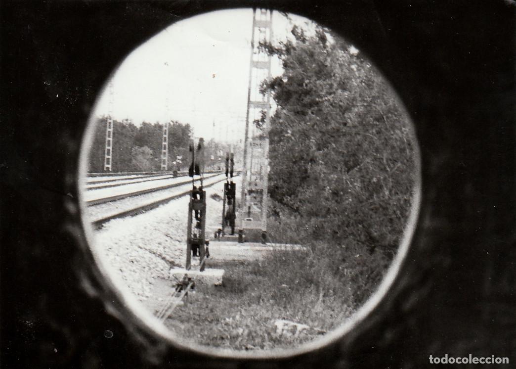Fotograf&iacute;a antigua: Gran tama&ntilde;o. 2 bonitas y art&iacute;sticas fotos. V&iacute;as del tren, ferrocarril. A&ntilde;os 80 az