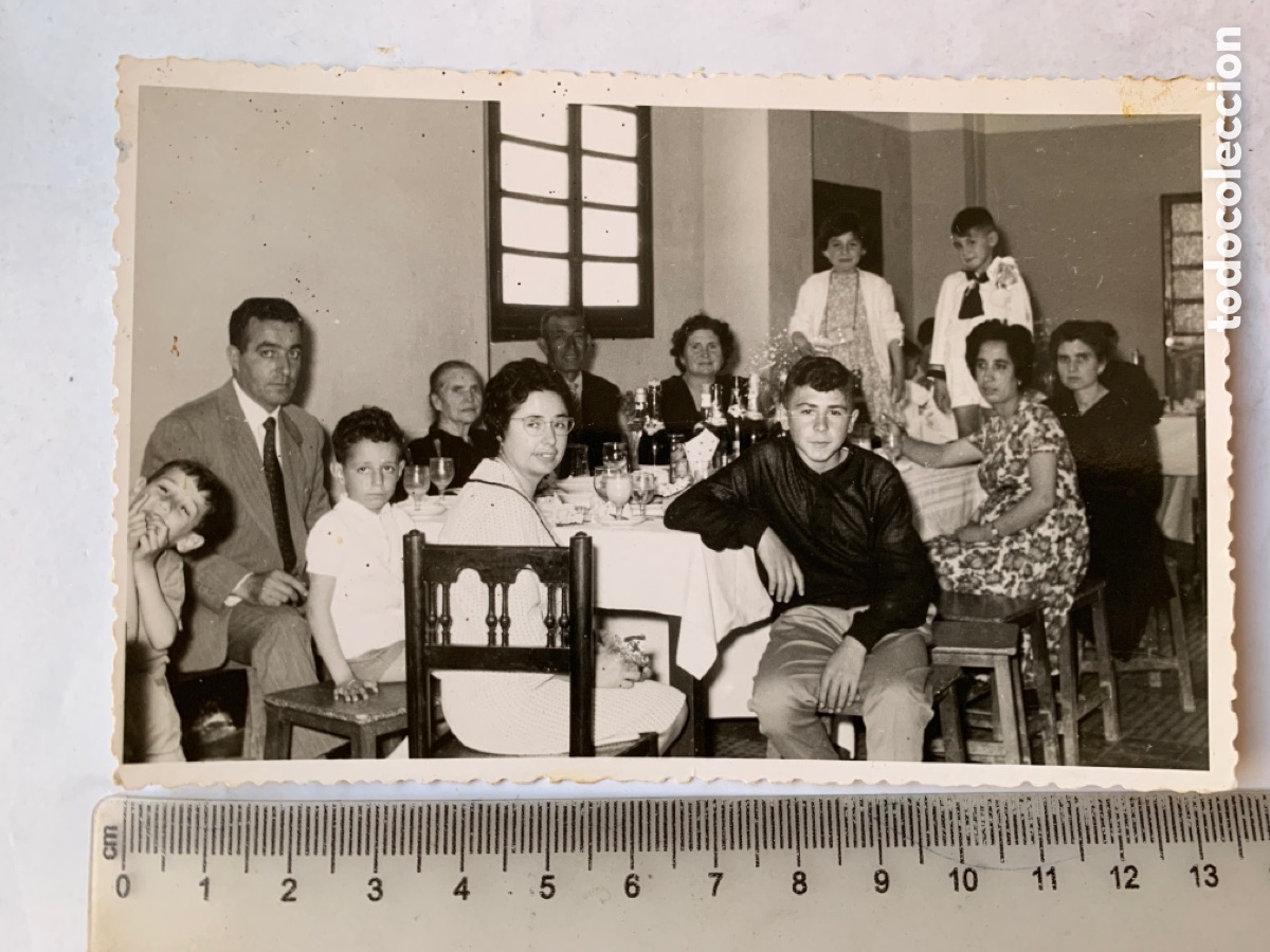 Fotograf&iacute;a antigua: FOTO. CELEBRACI&Oacute;N FAMILIAR EN SU PRIMERA COMUNI&Oacute;N. FOT&Oacute;GRAFO?.