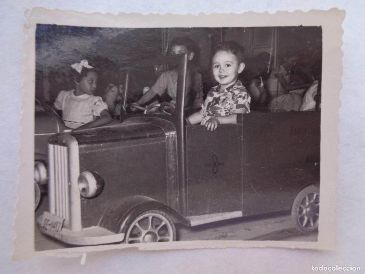 Fotograf&iacute;a antigua: MINUTERO DE FOTOGRAFO DE FERIA : NI&Ntilde;O EN COCHE DEL TIOVIVO