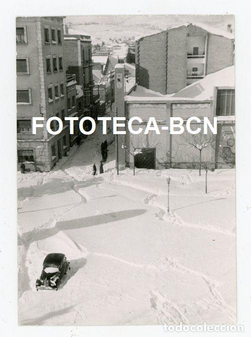 Fotograf&iacute;a antigua: FOTO ORIGINAL BADALONA PL LA PLANA COCHE AUTOMOVIL NEVADA A&Ntilde;O 1962