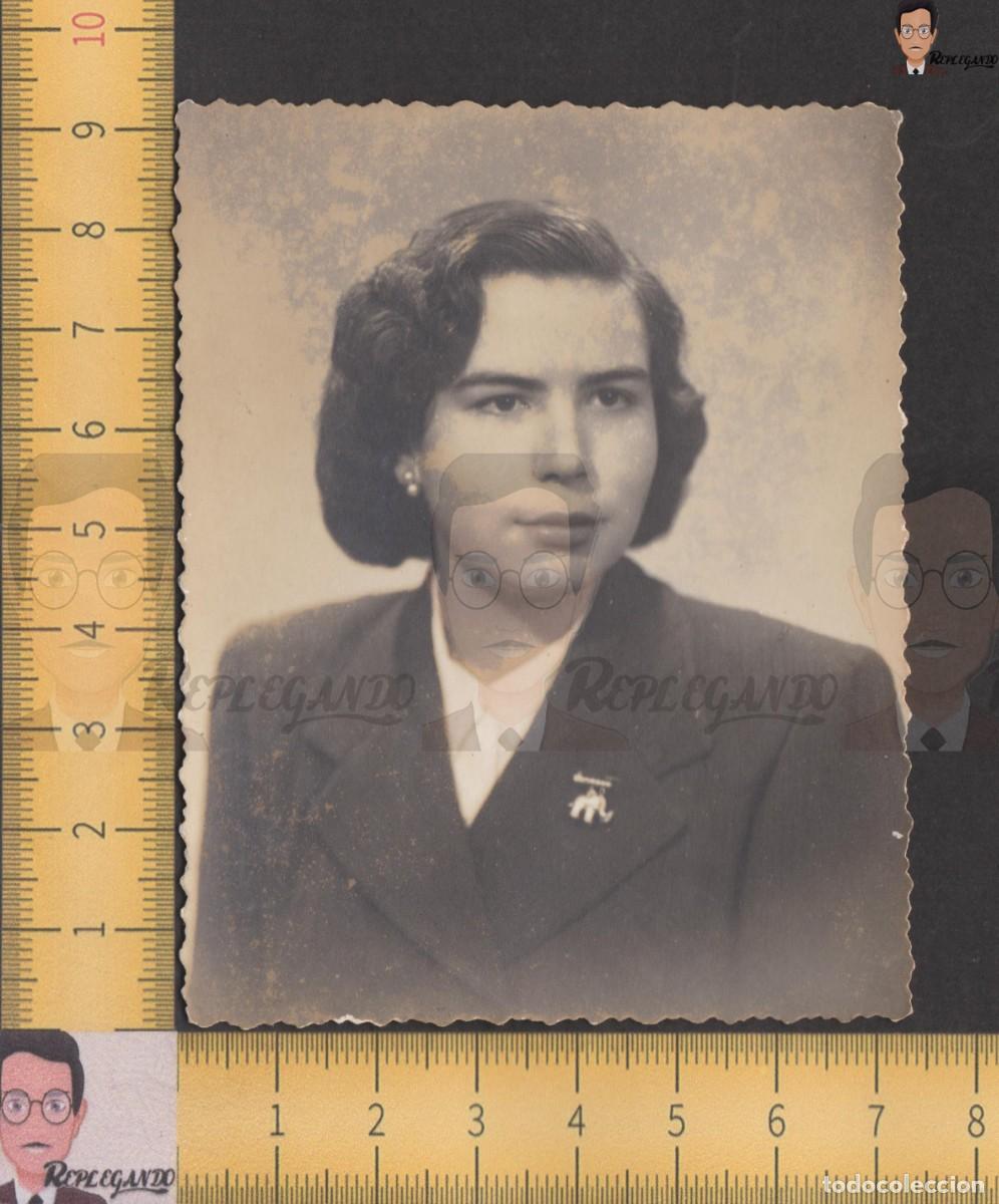 Alte Fotografie: RETRATO GUAPA CHICA JOVEN BROCHE ELEFANTE - FOTO ANTIGUA ESTUDIO A&Ntilde;OS 40 - MUJER PENDIENTES