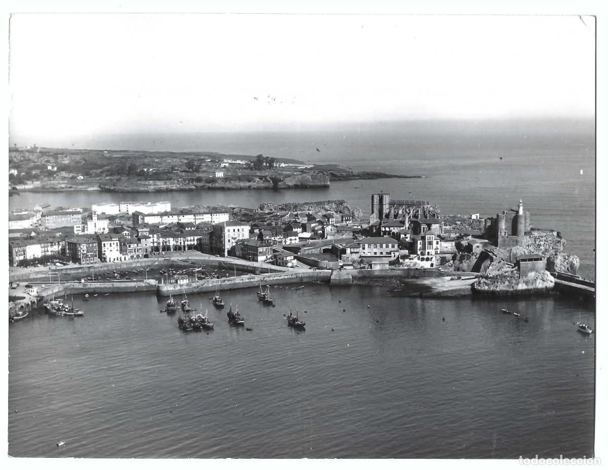 Fotograf&iacute;a antigua: FOTOGRAF&Iacute;A A&Eacute;REA DE TAF- PUERTO. CASTRO DE URDIALES. N&ordm; 14. DE SOBRE LA PIEL DE TORO. 1964