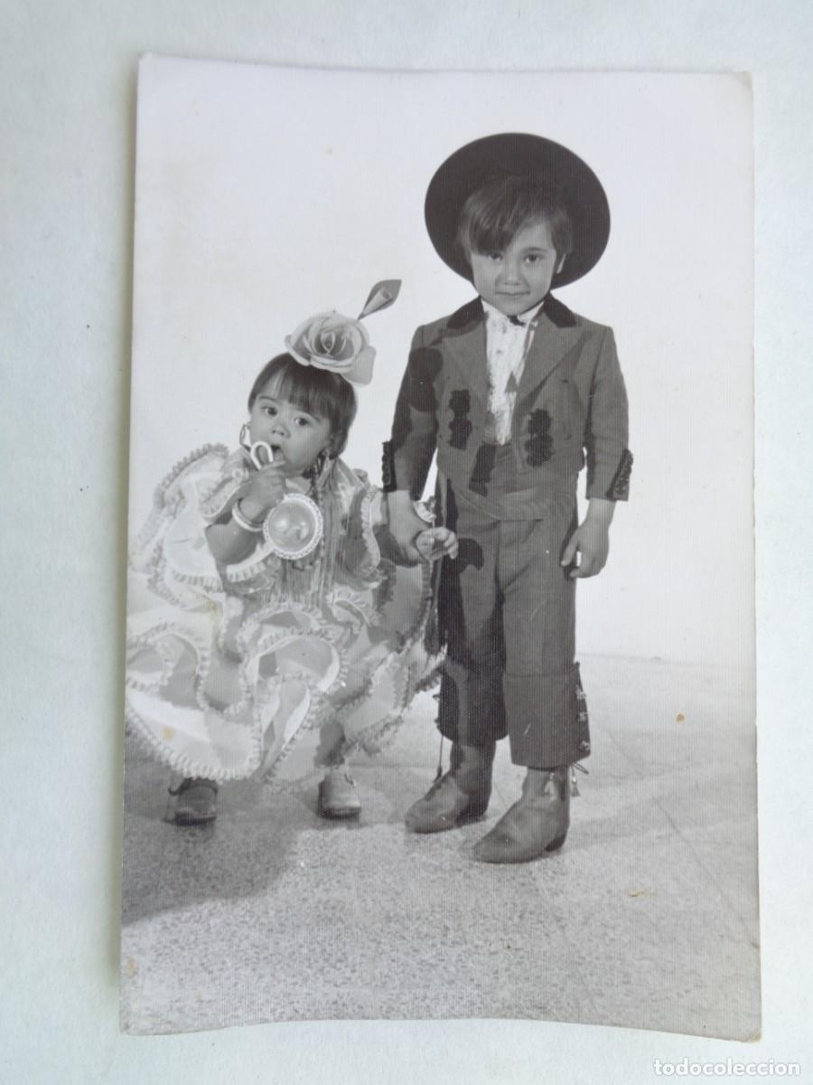 Fotograf&iacute;a antigua: PRECIOSA FOTO DE ESTUDIO DE NI&Ntilde;A VESTIDA DE FLAMENCA Y NI&Ntilde;O CAMPERO, 1970. DE RATASI, SEVILLA
