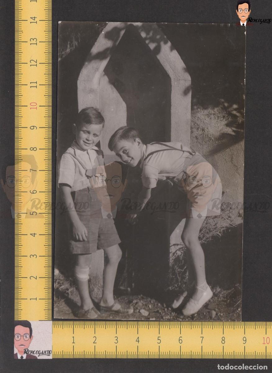 Fotograf&iacute;a antigua: NI&Ntilde;OS FUENTE DEL BOSQUET ALP PUEBLO CERDA&Ntilde;A GIRONA / FOTO POSTAL ANTIGUA A&Ntilde;OS 40 CATALUNYA RURAL