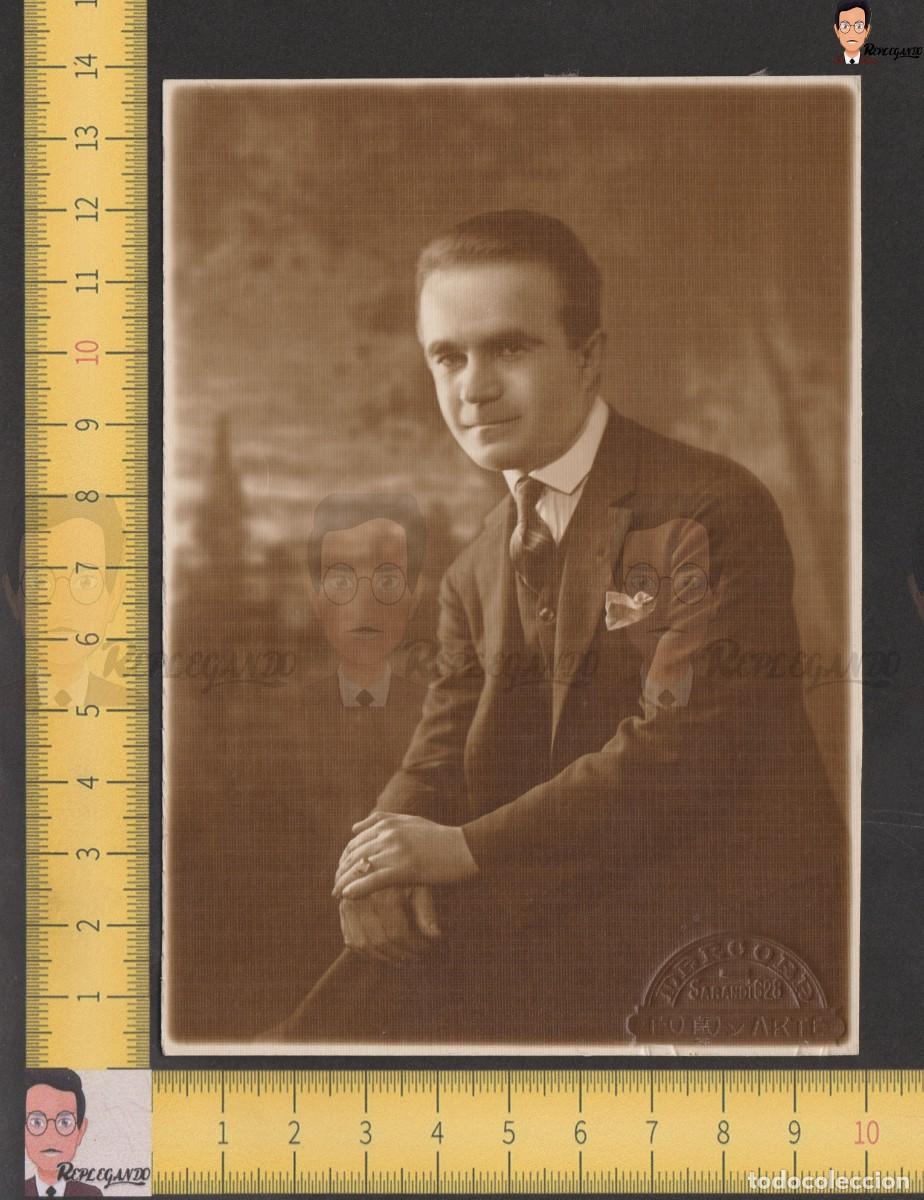 Fotografia antica: HOMBRE JOVEN POSA SONRIENDO / GAL&Aacute;N / FOTO ANTIGUA DE ESTUDIO A&Ntilde;OS 30 / LGTB CHICO TRAJE ESPA&Ntilde;A