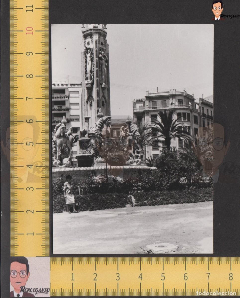 Fotografia antica: VISTA FUENTE PLAZA DE LOS LUCEROS DE ALICANTE / FOTO ANTIGUA BLANCO Y NEGRO A&Ntilde;O 1961 - ESPA&Ntilde;A