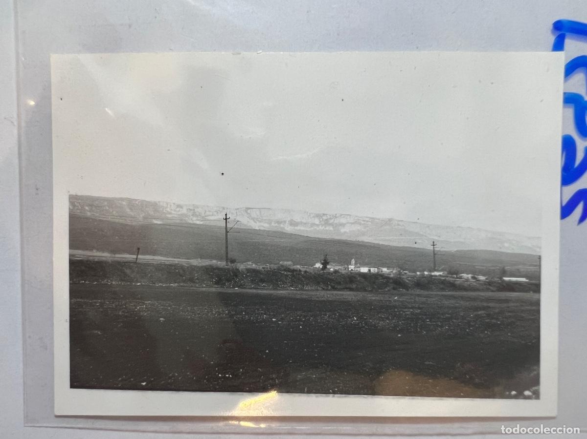 Fotografia antiga: FOTOGRAFIA ORIGINAL. ZU&Ntilde;IGA DESDE LA CARRETERA DE ESTELLA A VITORIA 1963