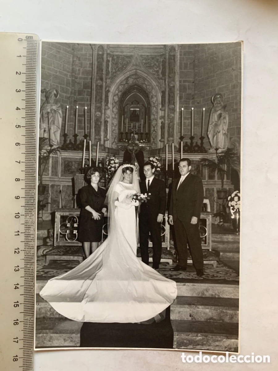 Fotograf&iacute;a antigua: FOTO. RECI&Eacute;N CASADOS A LOS PIES DEL ALTAR CON LOS PADRINOS. LOCCALIDAD?. FOT&Oacute;GRAFO?.