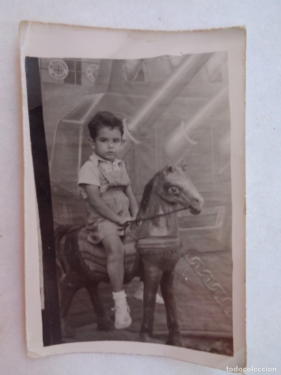 Fotografia antica: MINUTERO DE FOTOGRAFO DE FERIA : NI&Ntilde;O EN CABALLITO DE CARTON