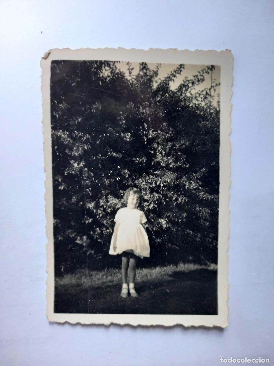 Fotograf&iacute;a antigua: NI&Ntilde;A EN EL JARD&Iacute;N, LITTLE GIRL IN THE GARDEN, PETITE FILLE