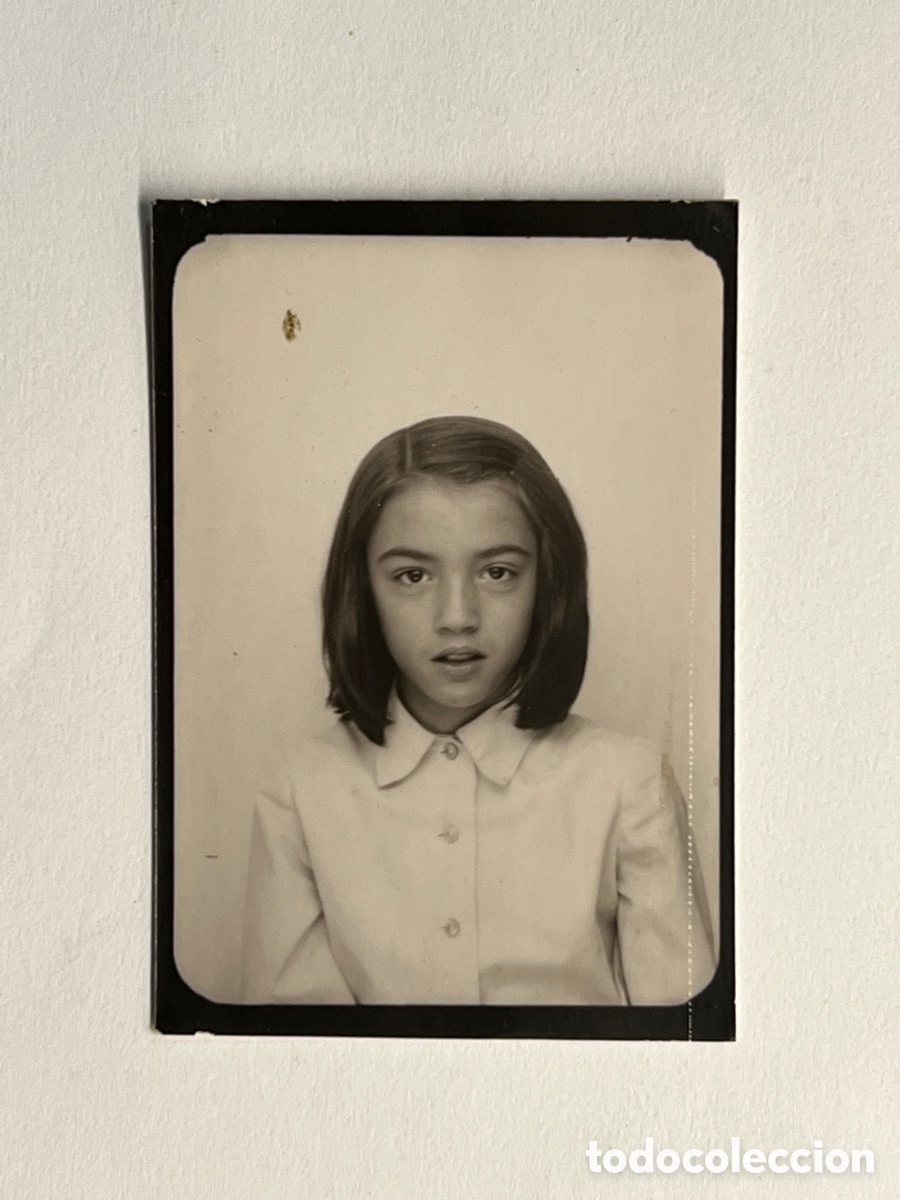 Fotografia antica: FOTOMATON Fotograf&iacute;a. Ni&ntilde;a con Blusa Blanco &hellip; (h.1960?) Med&iacute;das: 3,8 x 5,5 cm.,