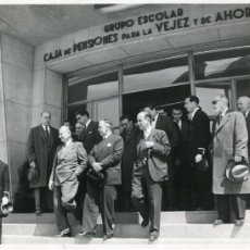 Fotografía antigua: BARCELONA-ESCOLA L'CAIXA DE PENSIONES-LA VERNEDA-INAGURACIÓN AÑO 1958-FOTO BRANGULI-16X24- RARA