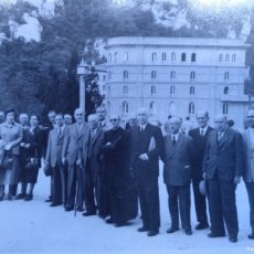 Fotografía antigua: FOTO BRANGULI VISITA DEL CONSEJO DE LA CAIXA A MONTSERRAT (BARCELONA) 1948 13,5 X 8,5 CM (APROX)