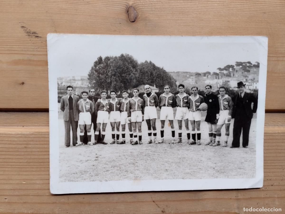 Fotograf&iacute;a antigua: Fotograf&iacute;a antigua equipo de f&uacute;tbol del Frente de Juventudes en el campo de Alcira- Alzira