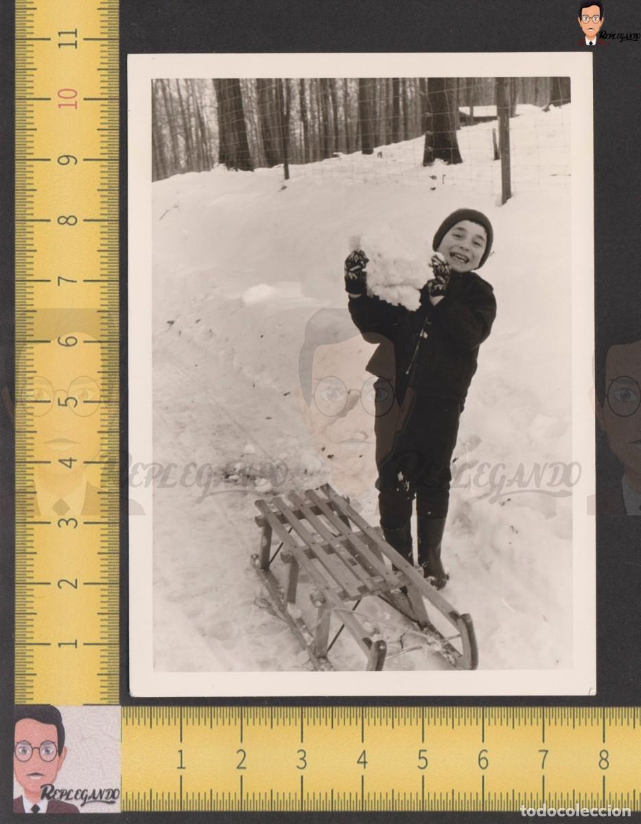 Fotografia antica: NI&Ntilde;O SONRIE CON TRINEO EN LA NIEVE - NEVADA MOMTA&Ntilde;A / FOTO ANTIGUA A&Ntilde;O 1969 / INFANCIA ESPA&Ntilde;A