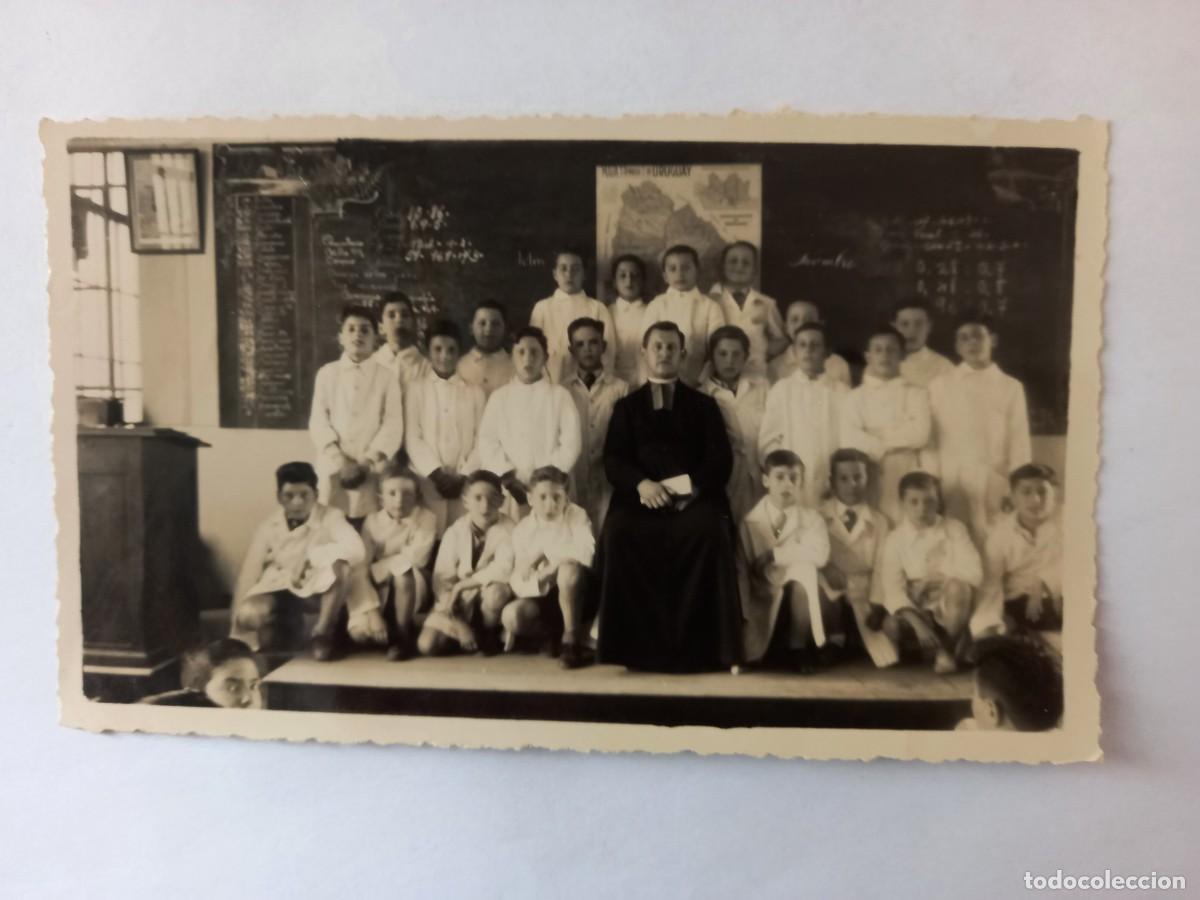 Photographie ancienne: CURA Y ALUMNOS EN EL AULA. PRIEST AND STUDENTS IN THE CLASSROOM. PR&Ecirc;TRE ET &Eacute;L&Egrave;VES DANS LA SALLE DE C