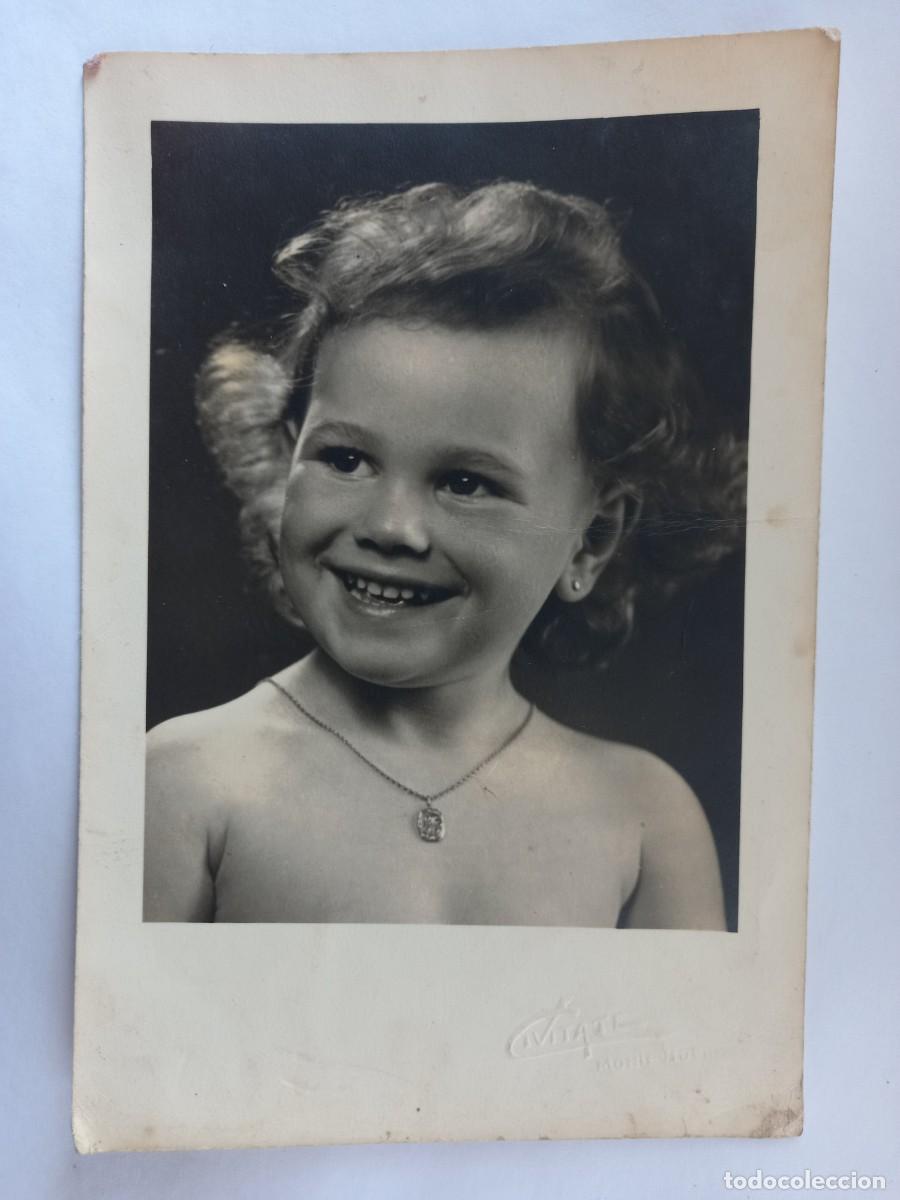 Fotografia antiga: NI&Ntilde;A CON CADENITA DE ORO, GIRL WITH GOLDEN CHAIN, FILLE &Agrave; LA CHA&Icirc;NE D'OR,