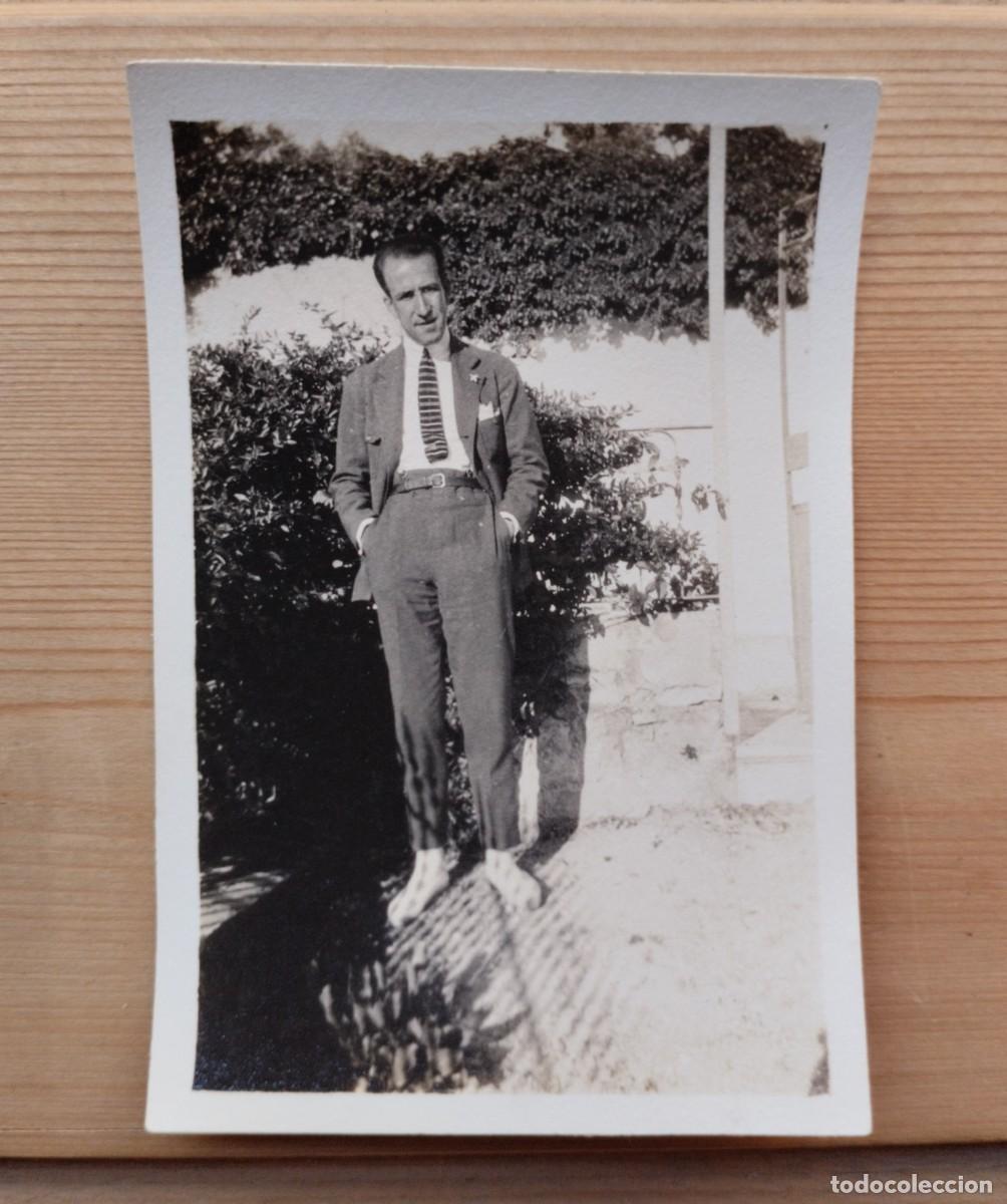 Alte Fotografie: Fotograf&iacute;a de un elegante hombre en traje. A&ntilde;os 20. (MSPM)