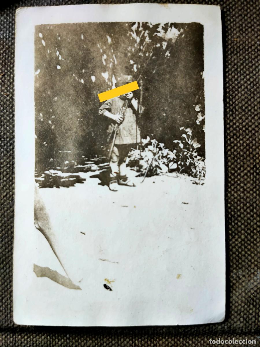 Fotografia antiga: Antigua fotograf&iacute;a. Ni&ntilde;o con escopeta. A&ntilde;os 20.