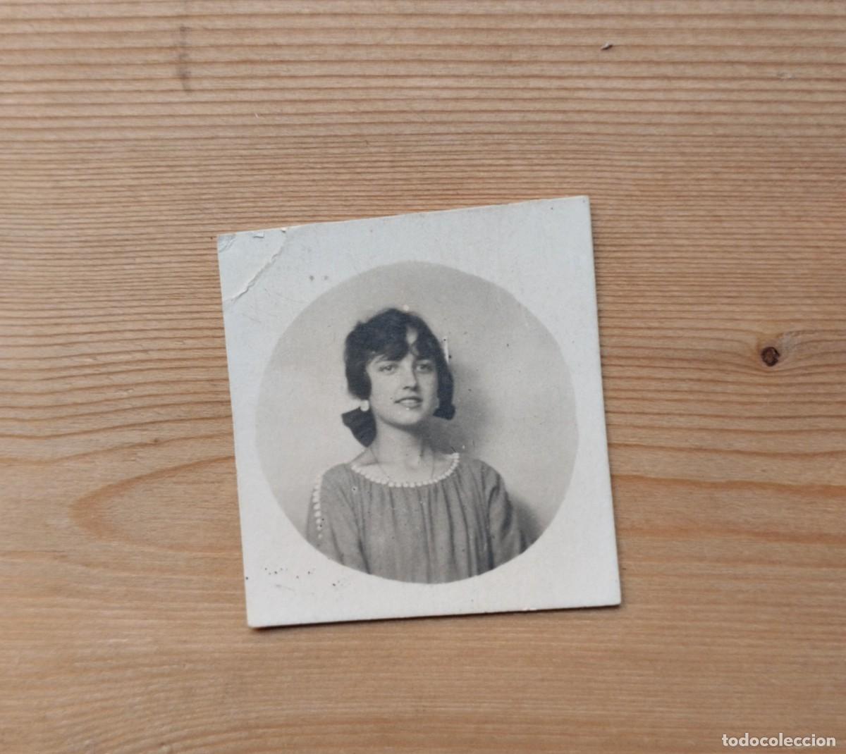 Photographie ancienne: Fotograf&iacute;a antigua de joven mujer, a&ntilde;os 20. Tipo fotomat&oacute;n. (MSPM)