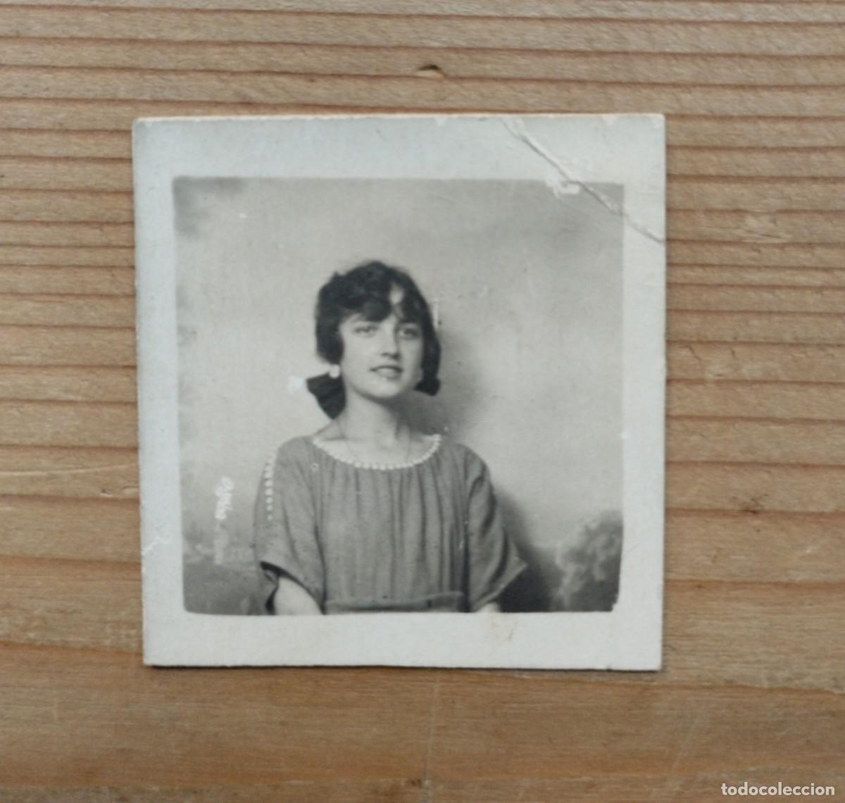 Photographie ancienne: Fotograf&iacute;a antigua de joven mujer de los a&ntilde;os 20. Tipo fotomat&oacute;n. (MSPM)