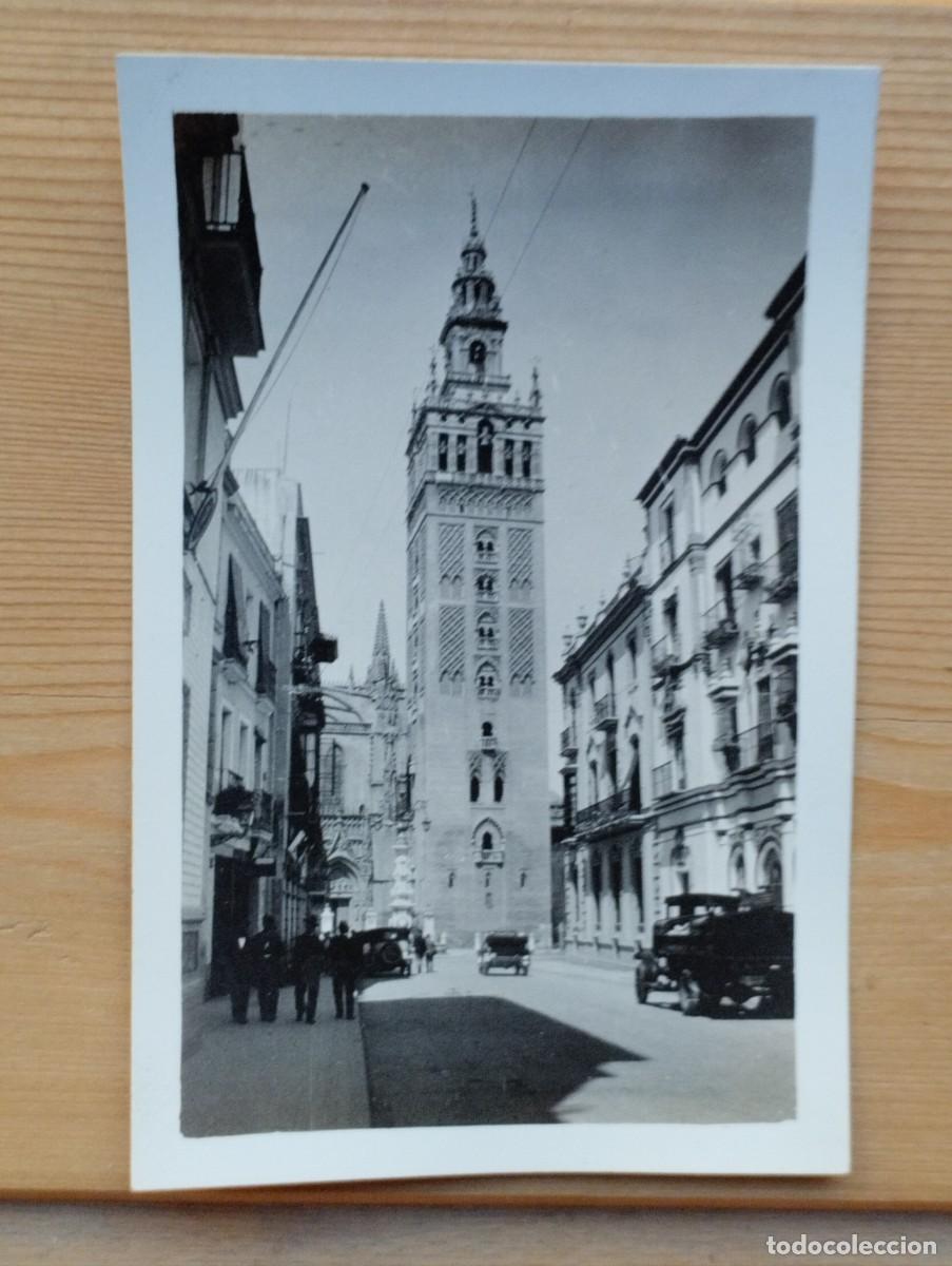 Fotografia antica: Preciosa fotograf&iacute;a antigua de la Giralda y calle de Sevilla. A&ntilde;os 20