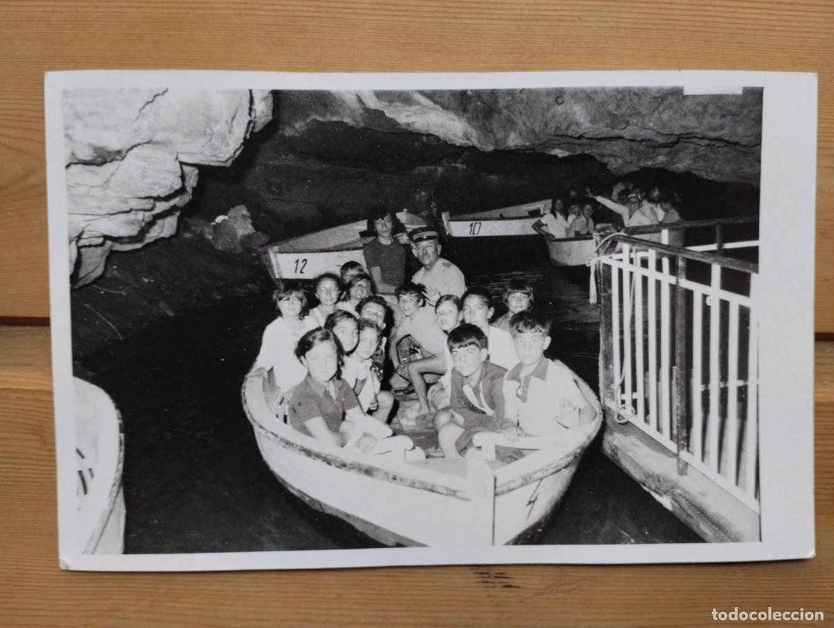 Photographie ancienne: Fotograf&iacute;a antigua de excursi&oacute;n escolar en barca por las Cuevas de San Jos&eacute;. San Josep, Vall d' Uix&oacute;