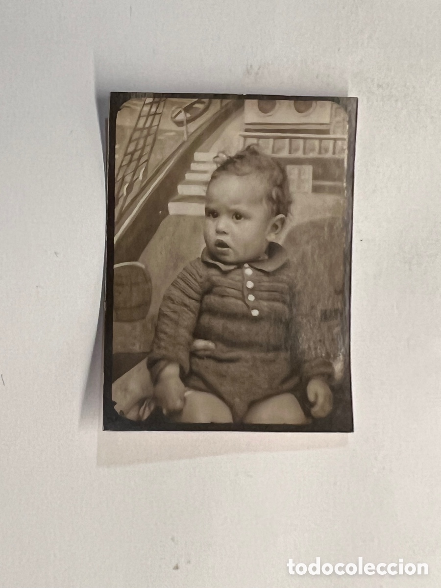 Photographie ancienne: PHOTOMATON . Fotograf&iacute;a Beb&eacute; con Pololos.. Febrero de 1945 Med&iacute;das: 4 x 5 cm.,