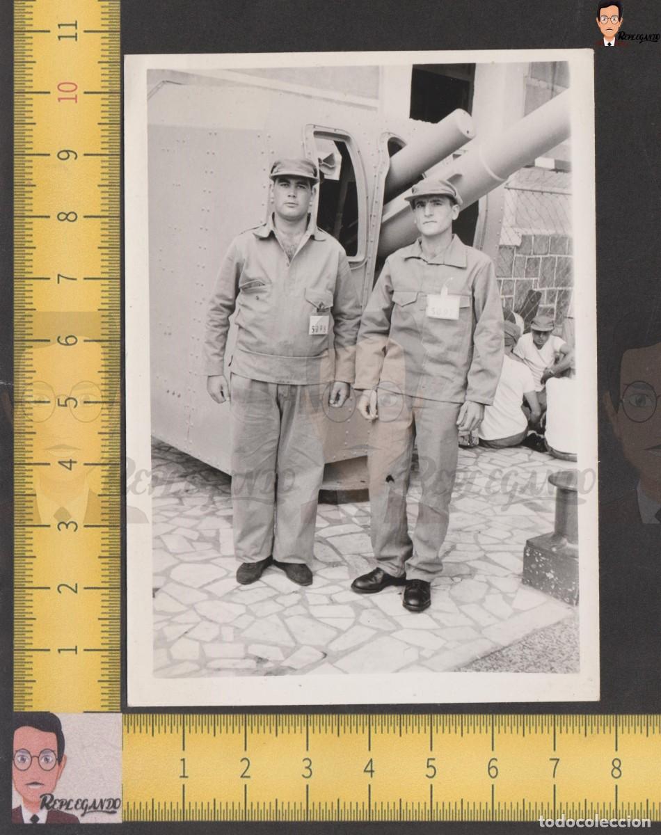 Antique Photography: SOLDADOS POSAN CON PIEZA ARTILLER&Iacute;A CA&Ntilde;&Oacute;N ANTIAEREO - FOTO ANTIGUA A&Ntilde;OS 60 - ESPA&Ntilde;A CUARTEL MILI