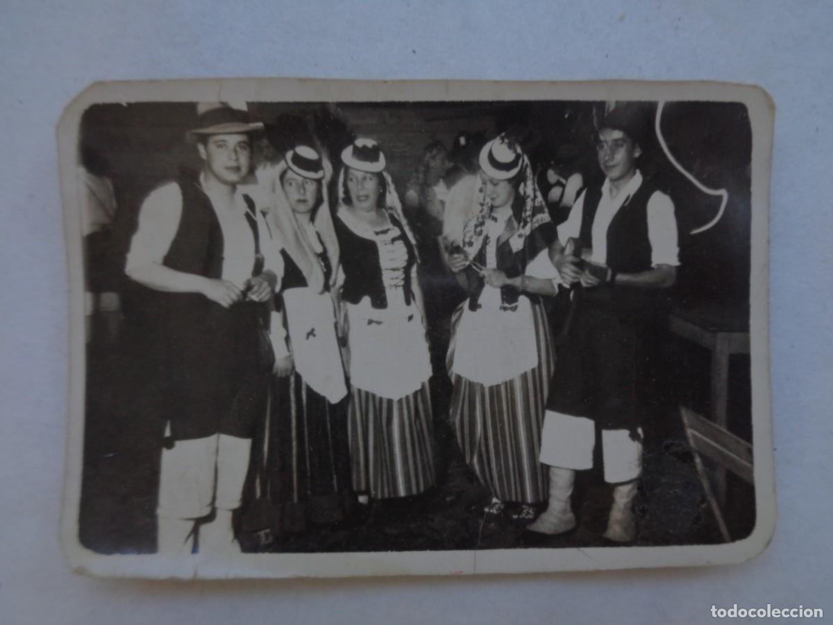 Fotograf&iacute;a antigua: FOTO DE CHICOS Y CHICAS VESTIDOS CON TRAJE REGIONAL DE CANARIAS . A&Ntilde;OS 40