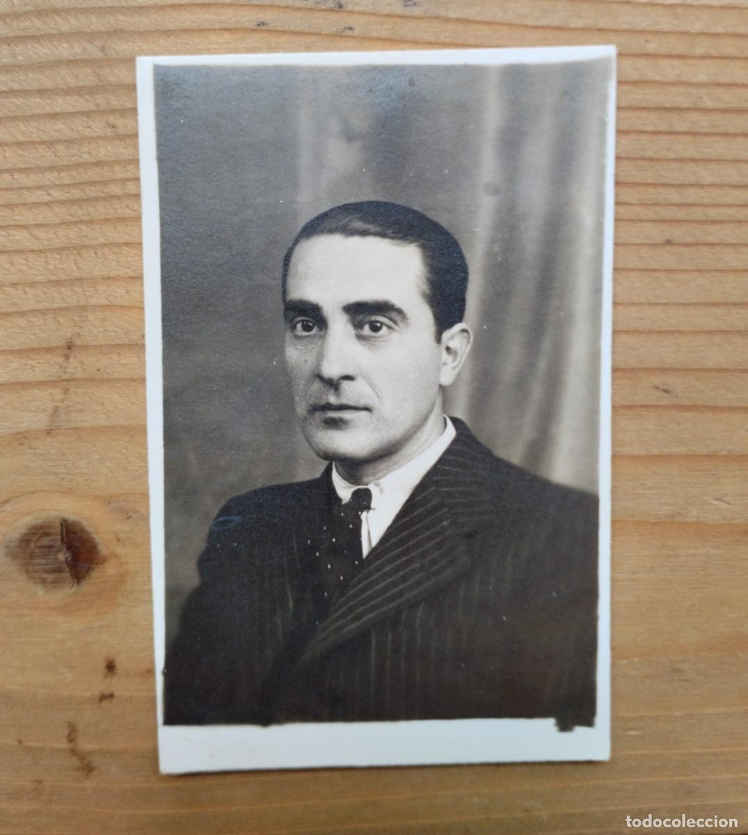 Alte Fotografie: Fotograf&iacute;a antigua tipo carnet o fotomat&oacute;n de un hombre. Noviembre de 1936