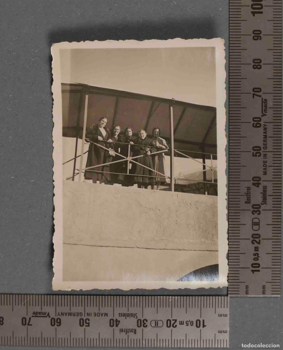 Fotografia antiga: FOTOGRAFIA. MUJERES EN PUENTE