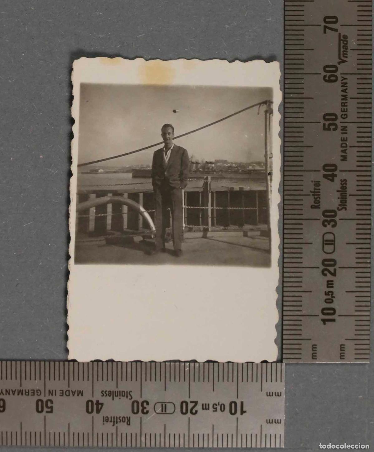 Alte Fotografie: FOTOGRAFIA. HOMBRE CON BARCO AL FONDO