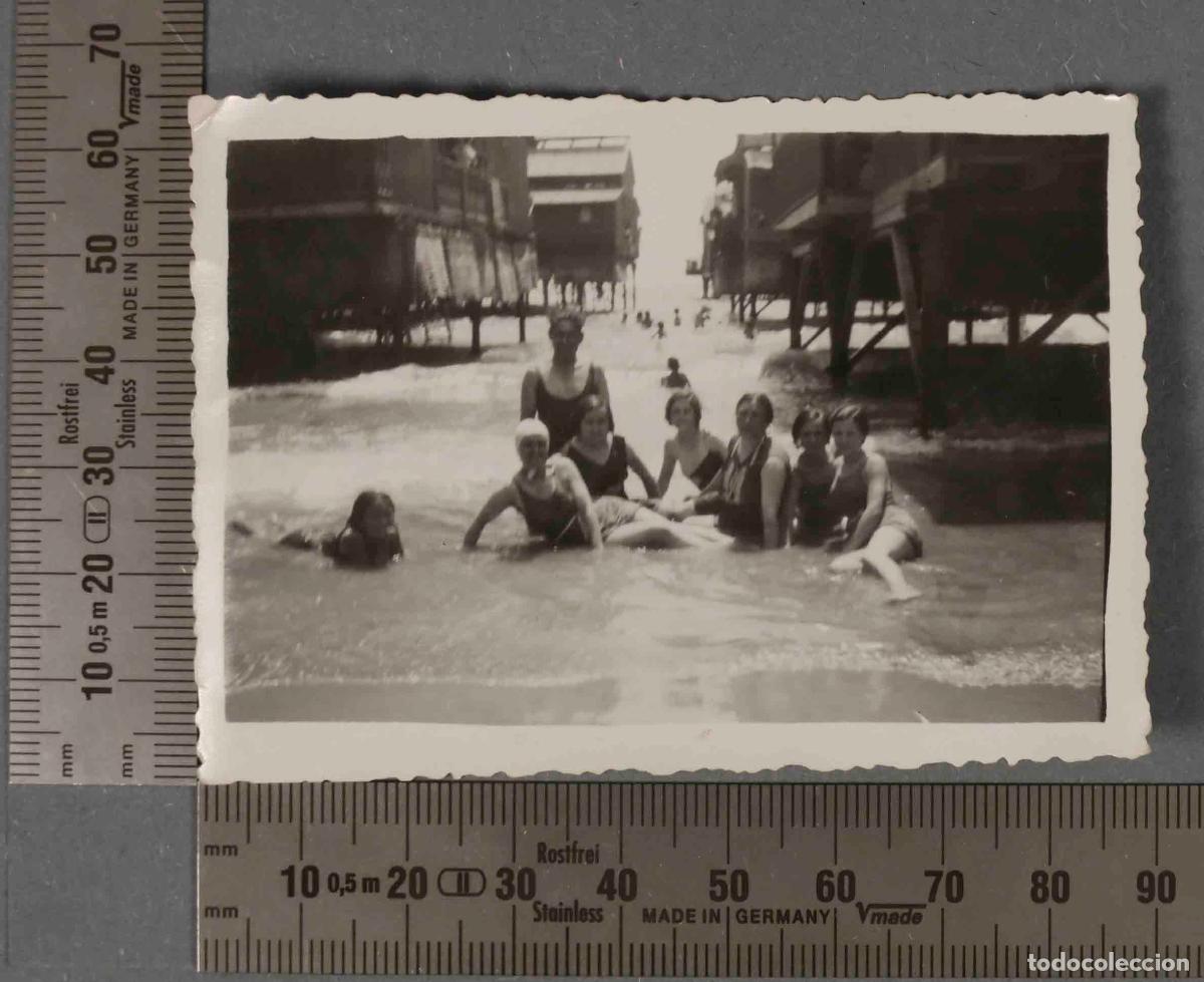 Alte Fotografie: FOTOGRAFIA. MUJERES EN PLAYA Y CASETAS