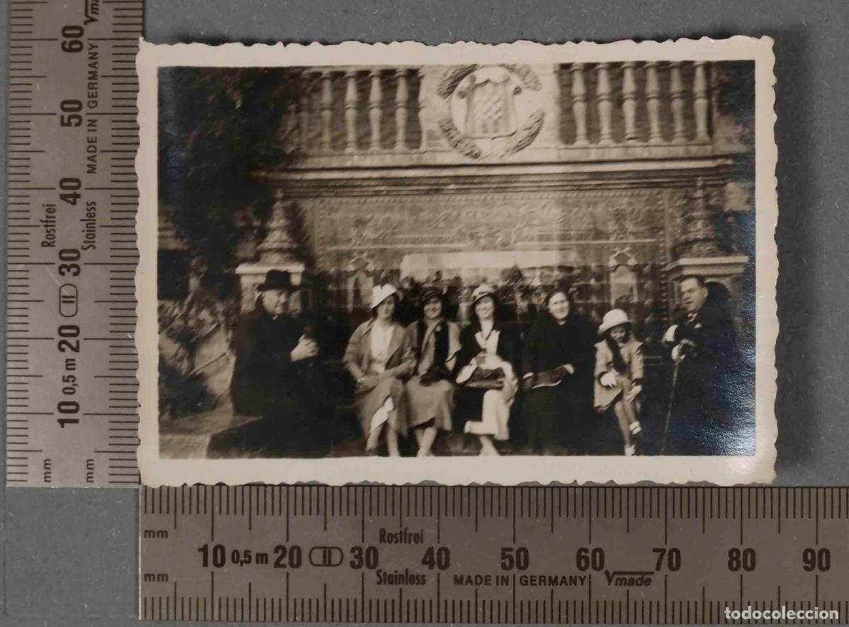 Fotografia antica: FOTOGRAFIA. GRUPO EN PLAZA SEVILLA BANCO GERONA