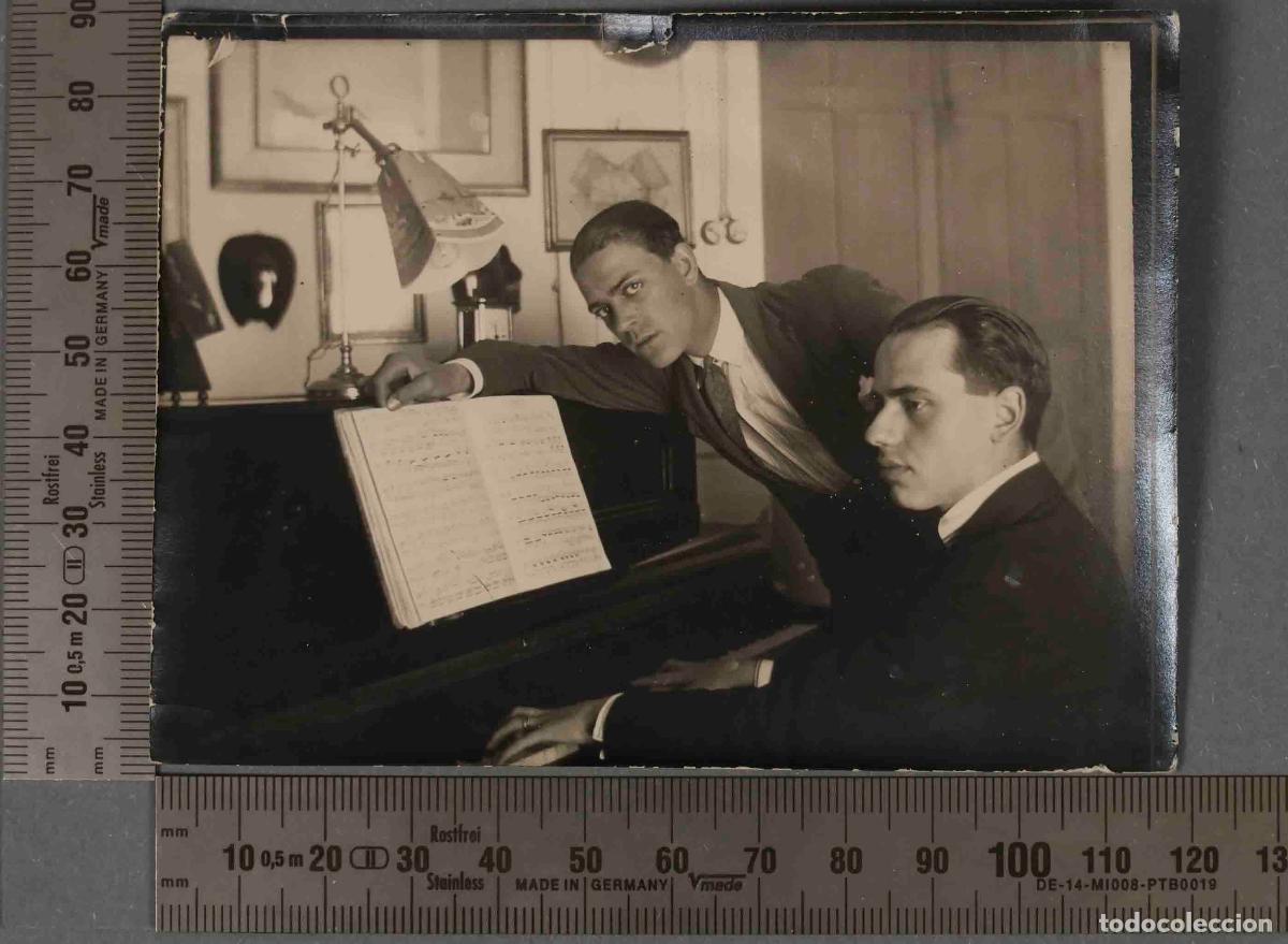 Fotografia antiga: FOTOGRAFIA. JOVENES PIANISTAS. A IDENTIFICAR