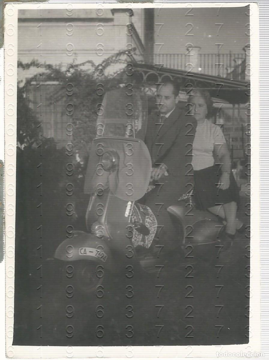 Fotograf&iacute;a antigua: VESPA FOTOGRAFIA UNICA ARCHIVO JOSE FRIQUELME MORALES CAMAS 10X7 L35